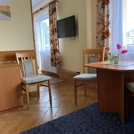 Dom Gościnny Larus Kwatera prywatna *