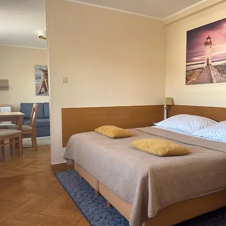 Larus Homestay